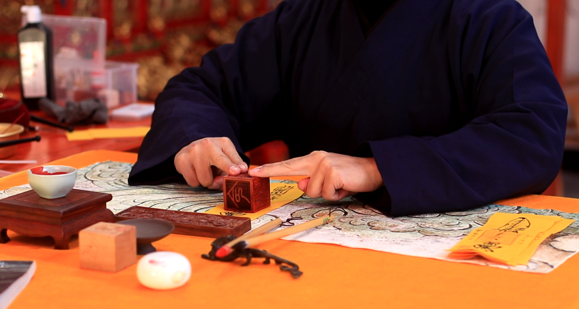 Translation missing: en.sections.video.load_video